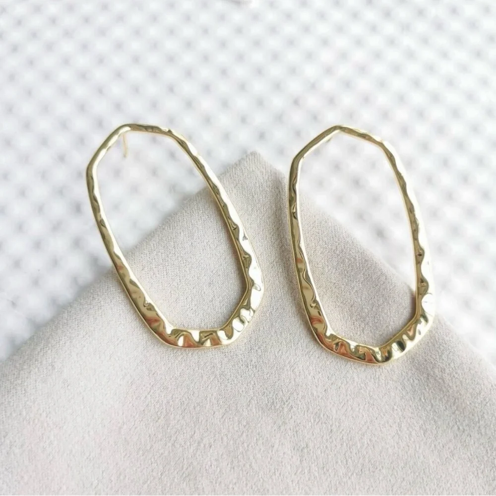 NWT Kendra Scott Textured Gold Zorte Earrings - Picture 3 of 5